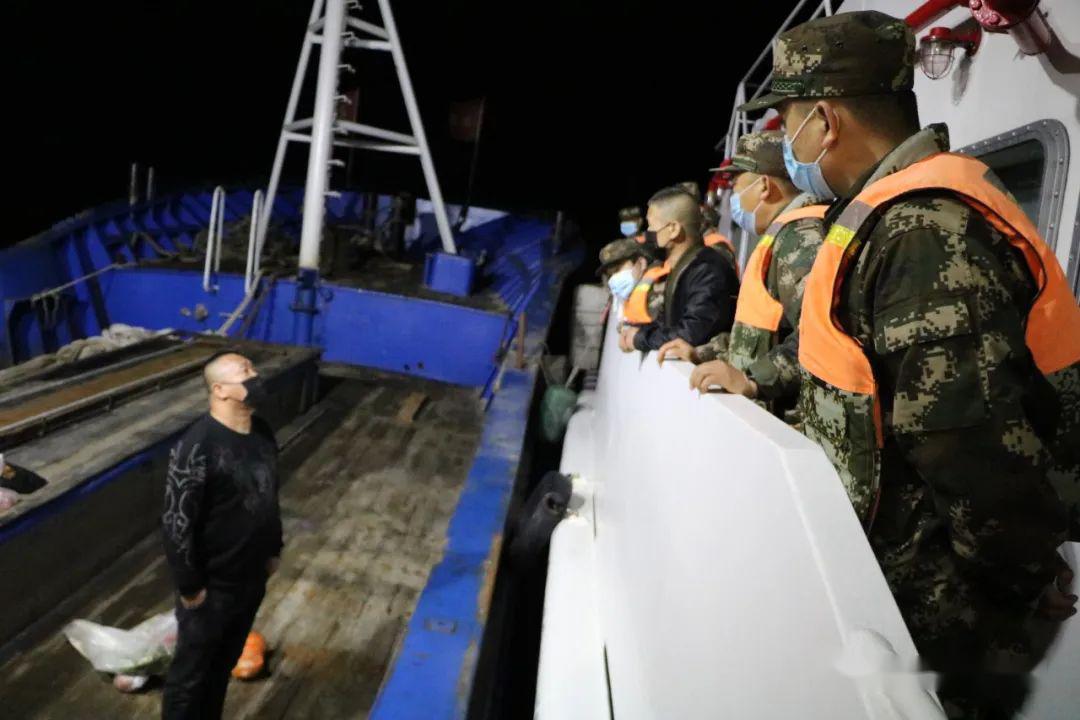 渔民偶遇辽宁舰,一次特殊的海上邂逅,渔民偶遇辽宁舰,海上特殊邅逅记