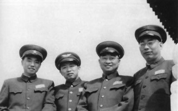 空降兵第15军马殿圣军长,英勇无畏的军事领袖,空降兵第15军军长马殿圣,英勇无畏的军事领袖