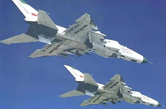 歼八战斗机的驾驶舱简介，歼八战斗机驾驶舱概览