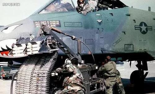 A-10攻击机机炮子弹造价探究,A-10攻击机机炮子弹造价揭秘