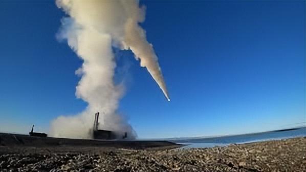 东风21D如何发现航母，技术解析与战略洞察，东风21D导弹技术解析，航母侦查与战略洞察之道