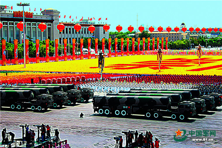 阅兵2009完整版视频，回顾历史，铭记荣耀，阅兵盛典回顾，铭记荣耀，传承历史 2009完整版视频呈现