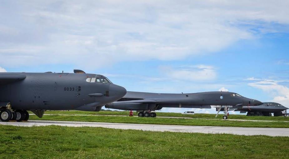 美帝B-52战略轰炸机，空中巨无霸的传奇历程，美帝B-52战略轰炸机，空中巨无霸的传奇历程揭秘