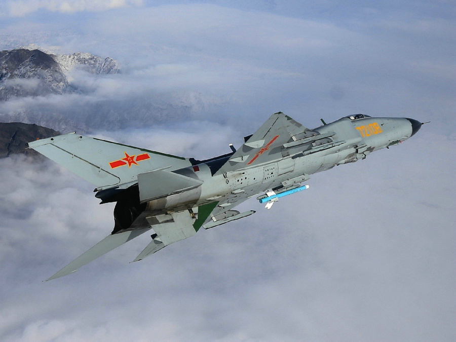 歼-8系列战斗机,中国空军的重要支柱,歼-8系列战斗机,中国空军之坚强支柱