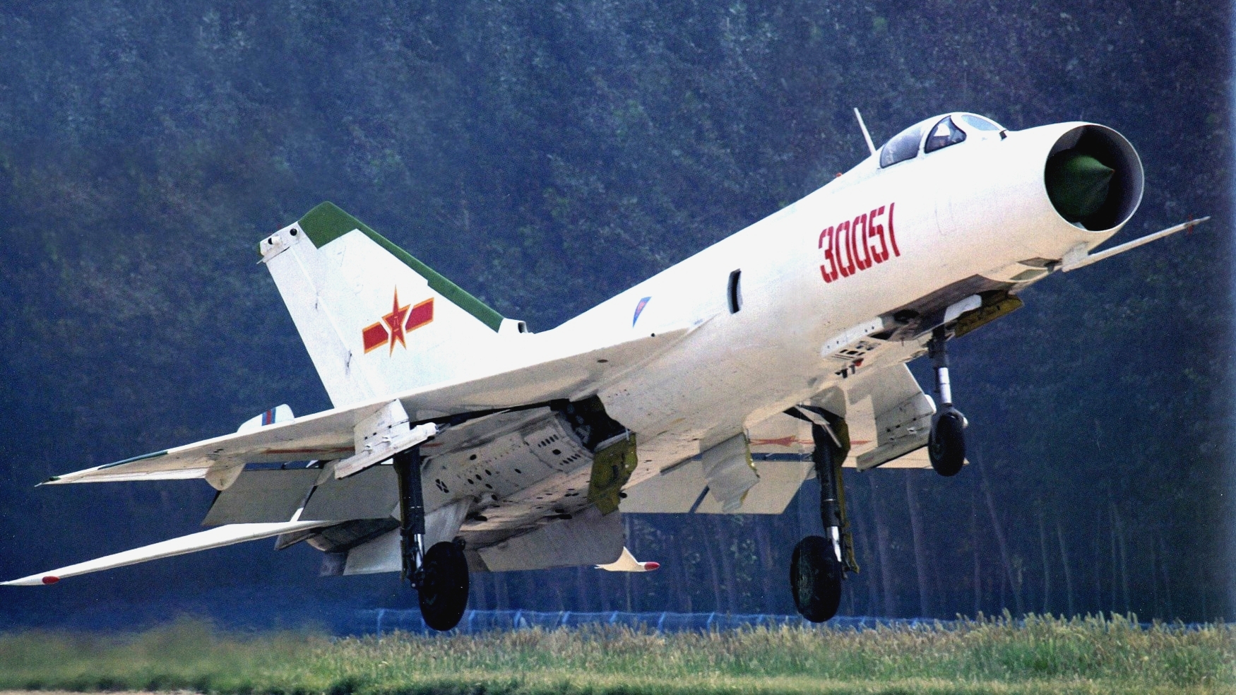 歼-8系列战斗机,中国空军的重要支柱,歼-8系列战斗机,中国空军之坚强支柱