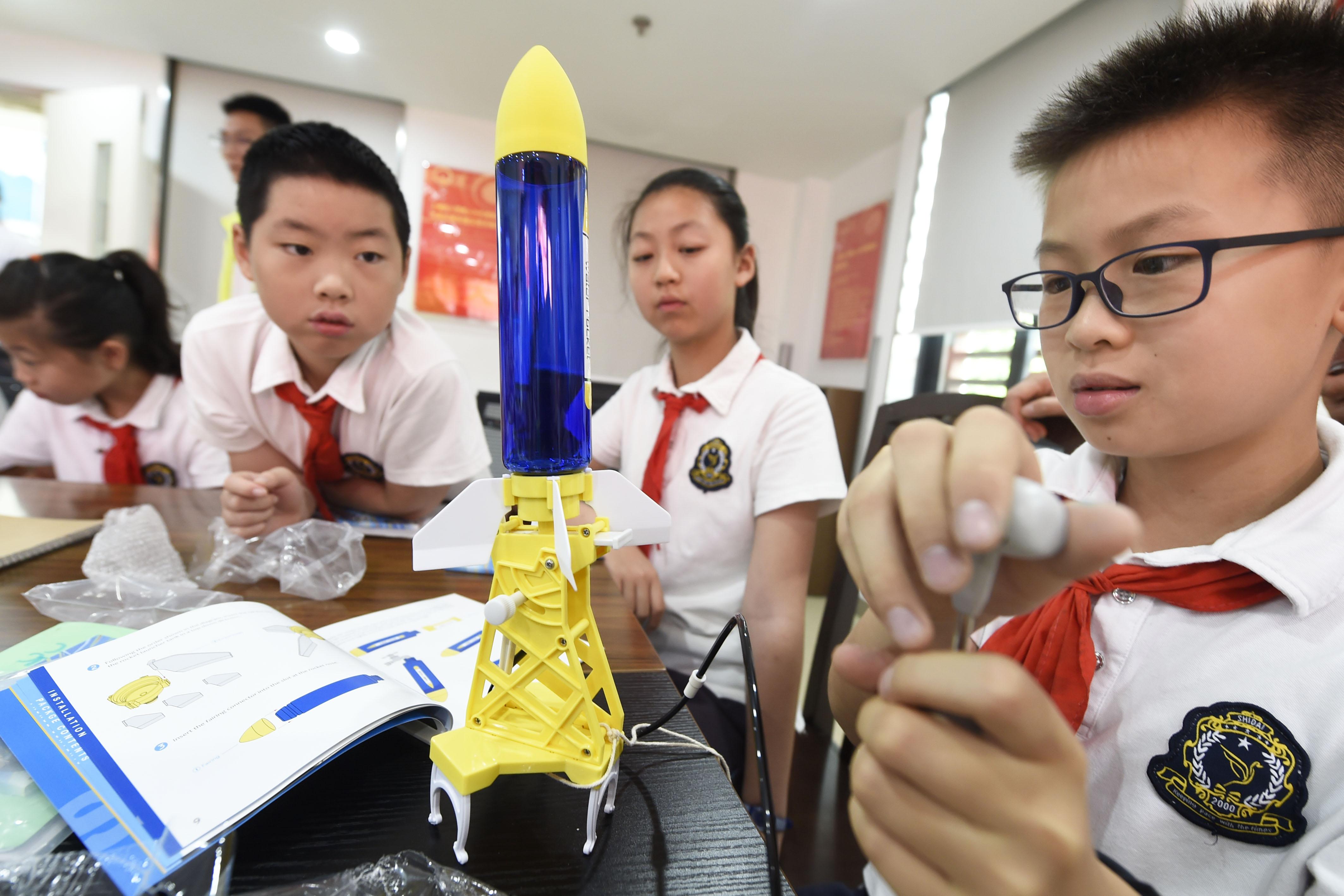 儿童航天模型手工制作,探索宇宙的无限魅力,儿童航天模型手工制作,探索宇宙魅力的无限之旅