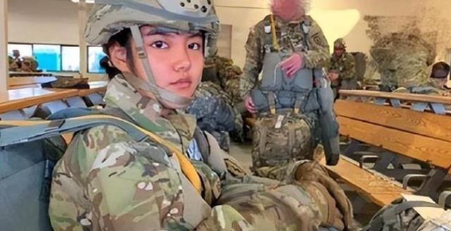 中国海军女兵风姿图片，展现力量与柔美的独特魅力，中国海军女兵风采，力量与柔美的独特魅力图片展示
