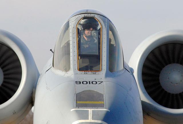 揭秘A-10攻击机驾驶舱,设计与功能解析,A-10攻击机驾驶舱揭秘,设计与功能深度解析