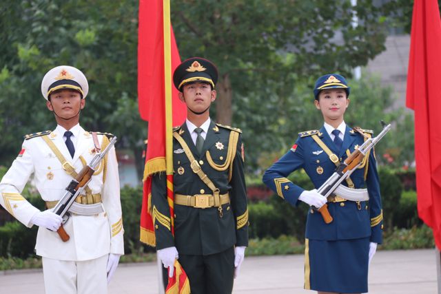 三军仪仗队与海一岛的孙国祥仗队,荣耀与担当,三军仪仗队与海一岛的孙国祥队伍,荣耀与担当的展现