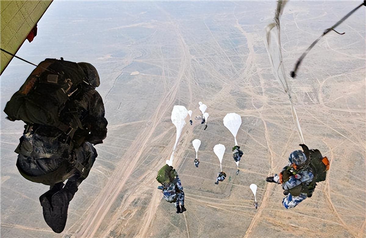 空降兵第15军,揭秘神秘兵种的力量,揭秘空降兵第15军,神秘兵种的力量展现