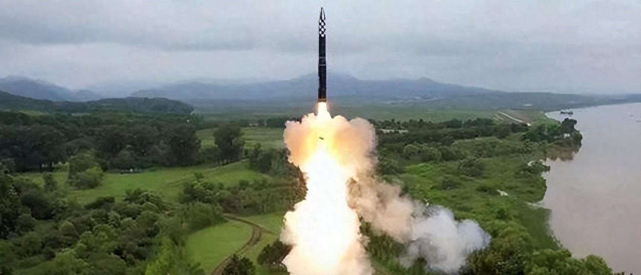 俄罗斯��b首高超音速导弹与东风-17，两大强国尖端武器的较量，俄罗斯首高超音速导弹与东风-17，尖端武器技术的较量