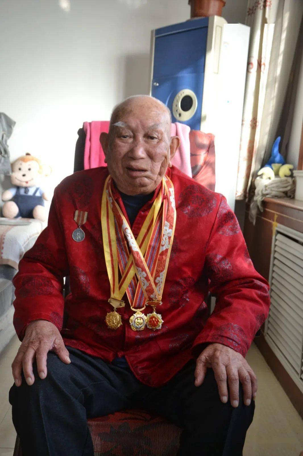 黄继光连连长——英勇无畏的军事领袖,黄继光连连长,英勇无畏的军事英雄领袖