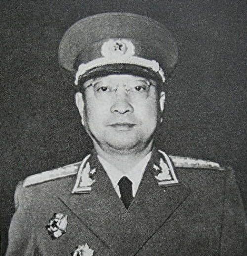 中国人民志愿军在司令员兼政委的卓越领导下——以司令员兼政委谁为中心的英雄篇章，中国人民志愿军司令员兼政委的英雄篇章，英雄领导下的荣耀传奇