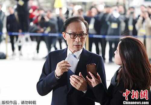 李明博亲华与否，复杂交织的政治视角与个人考量，李明博对华态度背后的政治与个人考量解析