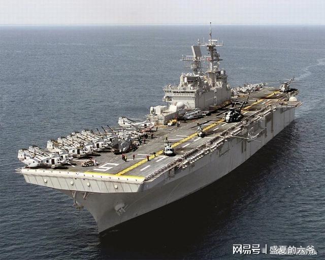黄蜂级两栖攻击舰与075型两栖攻击舰,两大军事巨人的对决,黄蜂级与075型两栖攻击舰,军事巨人的巅峰对决