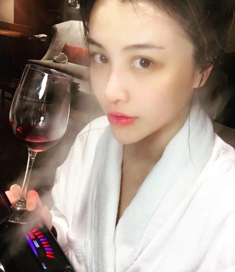 把手雷放到裤裆里会怎么样,裤裆藏雷,危险行为揭秘