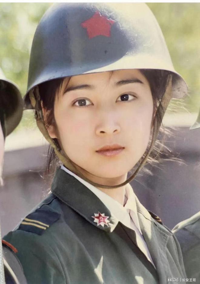 中国女兵,坚韧与柔美的正面展现,中国女兵,坚韧与柔美的力量展现