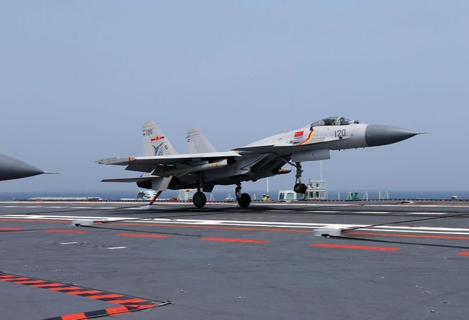 歼-15与F-18，两款舰载战斗机的对比解析，歼-15与F-18舰载战斗机对比解析，性能、特点与优劣分析