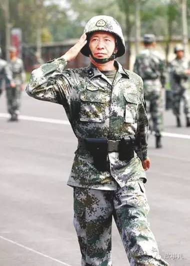 集团军军长的级别与职责，集团军军长的级别与职责详解