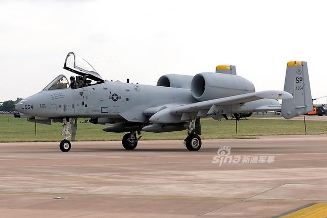 A-10攻击机火力表现,空中力量的锐利之剑,A-10攻击机,空中力量的锐利之剑之火力展示