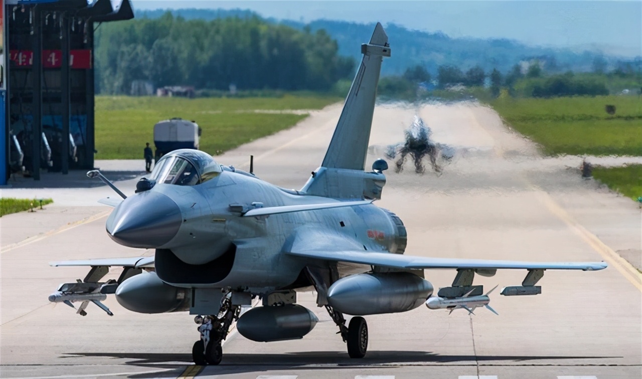 歼-10战斗机,中国的骄傲,非美国所属,歼-10战斗机,中国之骄傲,非美国所属风采