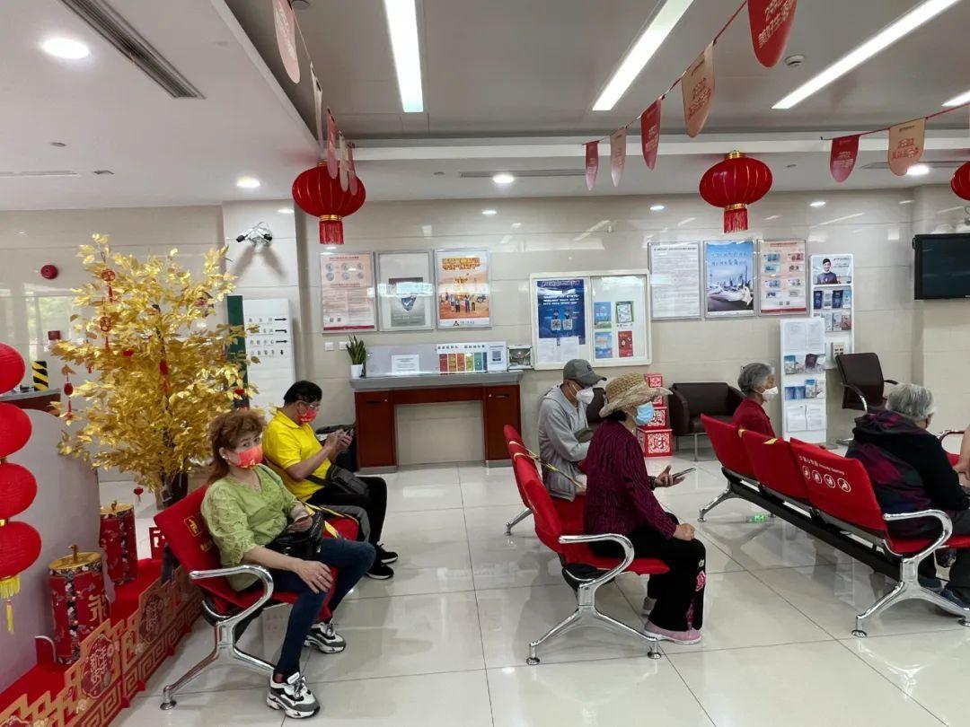 今天银行上班吗？——探究银行营业时间与我们的日常生活，今日银行营业状态解析，探究银行营业时间对日常生活的影响