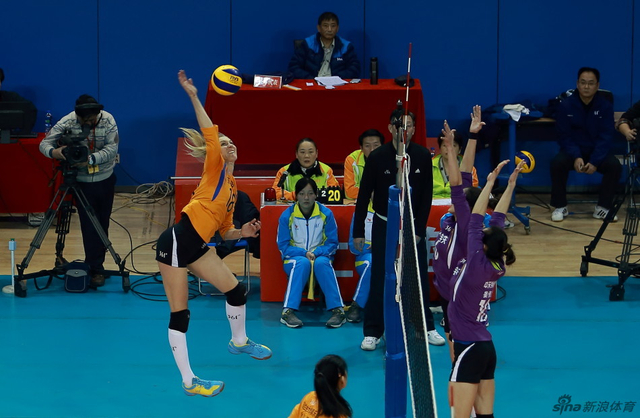 王中王白小姐四肖选一肖,揭秘彩票背后的故事与策略选择,揭秘彩票背后的故事与策略选择,王中王白小姐四肖选一肖探秘之旅