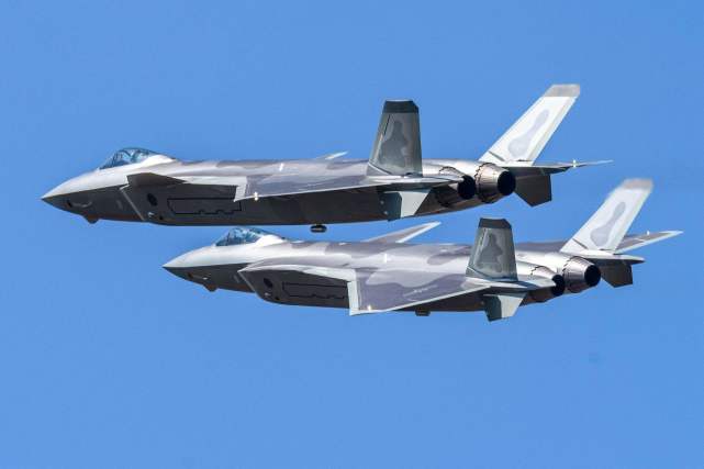 歼-20与F-22,究竟谁更厉害?,歼-20与F-22,谁更胜一筹?对比解析