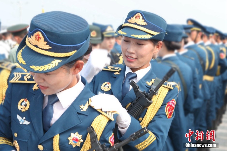 三军仪仗队图片女兵,荣耀与骄傲的象征,三军仪仗队女兵风采,荣耀与骄傲的象征图片集萃