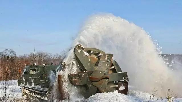 解放军军演霸气图片,展现力量与荣耀的瞬间,解放军霸气军演瞬间,力量与荣耀的展现