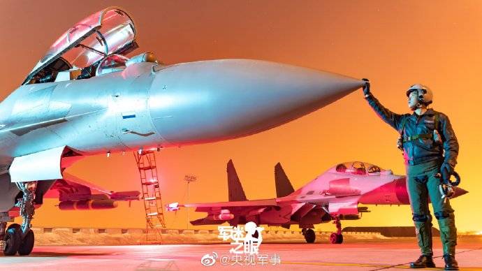 歼-16双座战斗机分工研究，歼-16双座战斗机内部职责分工揭秘