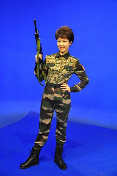 军事栏目女主持人,展现新时代女性的风采与力量,新时代女性风采,军事栏目女主持人展现巾帼力量