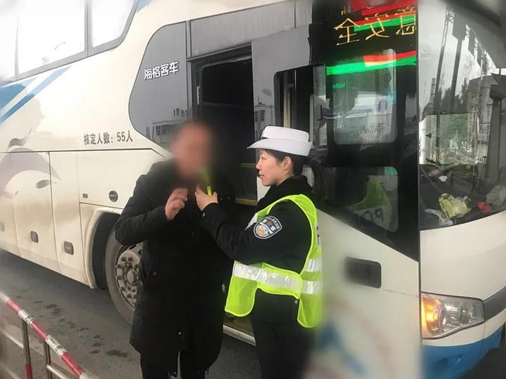 海军155舰政委喝酒背后的故事与意义，海军155舰政委酒宴背后的故事与深层含义