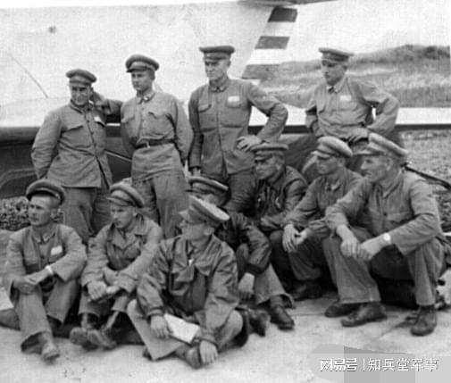 中国人民志愿军，司令兼政治委员的卓越领导，中国人民志愿军司令兼政治委员的卓越领导风采