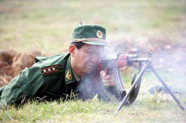 丁晓兵的故事有感,英勇无畏,忠诚担当,丁晓兵故事感人至深,英勇无畏,忠诚担当的典范