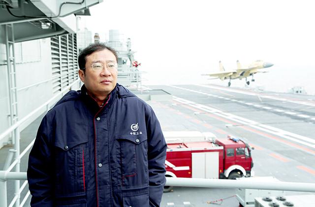 歼-15战斗机总师,探索蓝天之上的辉煌成就,歼-15战斗机总师,蓝天之上的辉煌成就探索者