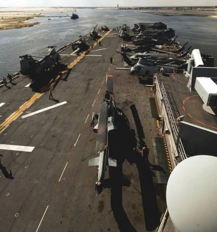 黄蜂级两栖攻击舰