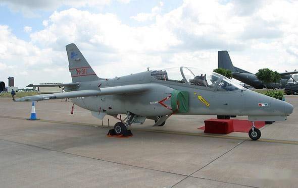 雅克130与M346,两款战斗机的独特魅力与比较分析,雅克130与M346战斗机,独特魅力与比较分析概述