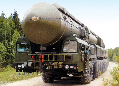 白杨洲际导弹车,陆地之盾的力量象征,白杨洲际导弹车,陆地战略力量的象征