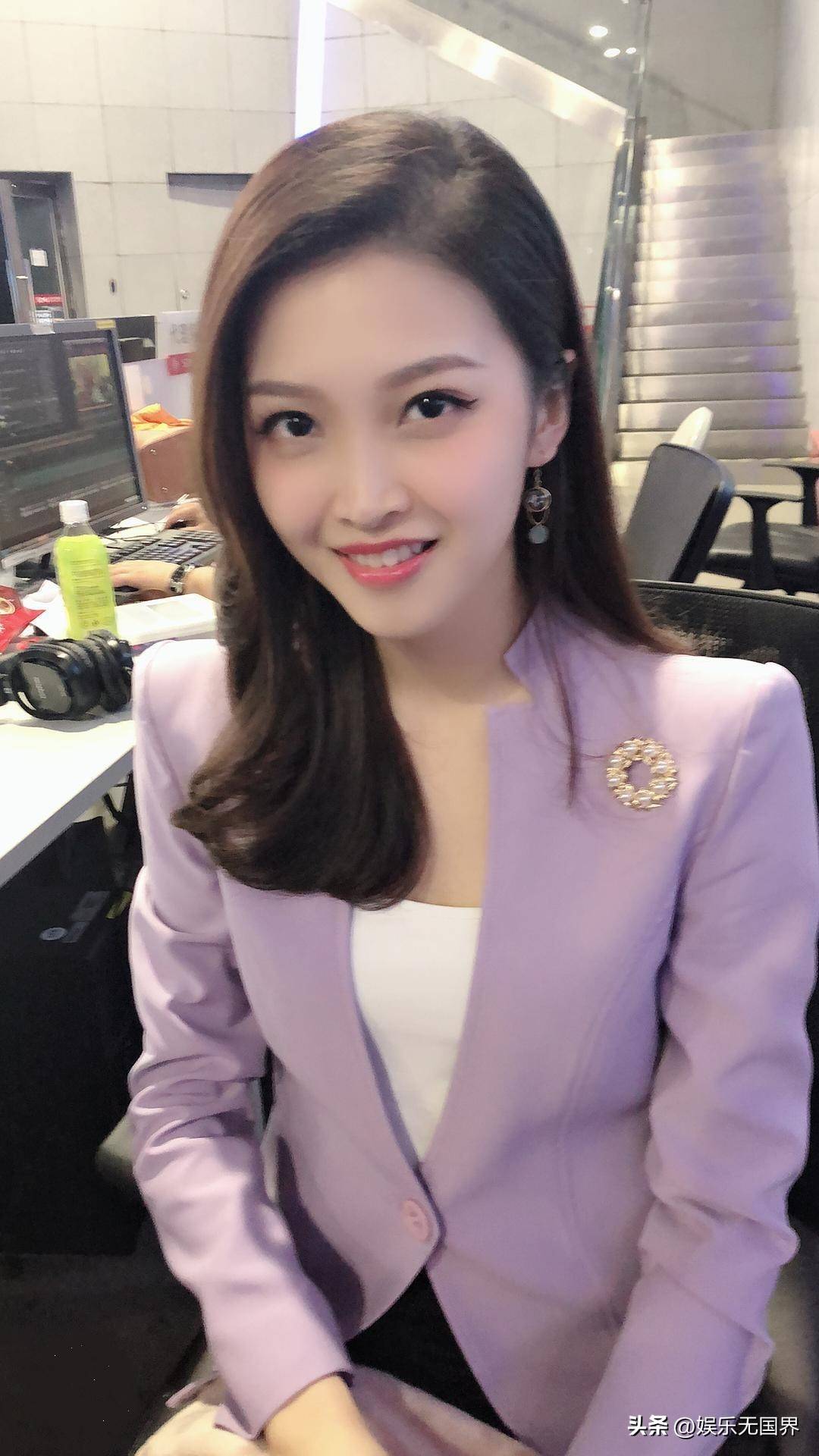 深圳卫视最美丽的女主持人——璀璨星辰下的闪耀明珠,深圳卫视璀璨明珠,最美丽女主持人闪耀星辰之下