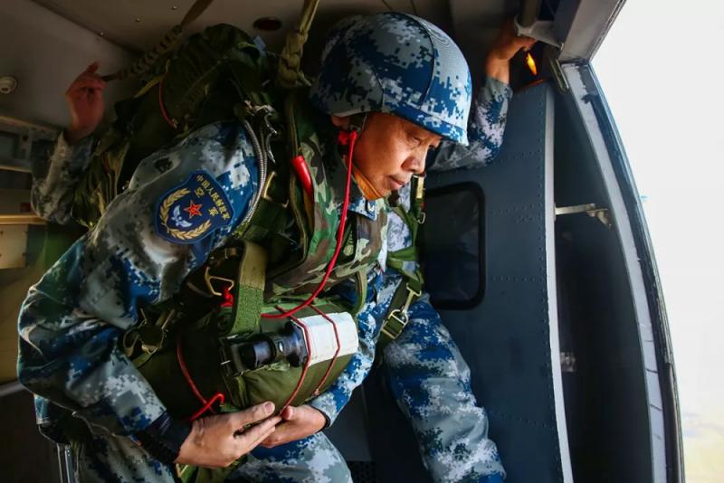 空十五军孙向东照片,一位空军英雄的影像记忆,空军英雄孙向东的影像记忆,空军十五军孙向东照片揭秘