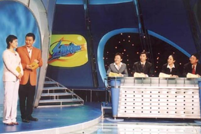 央视军事节目主持人视频,展现军事魅力与专业素养,央视军事节目主持人风采展示,军事魅力与专业素养的视频揭秘