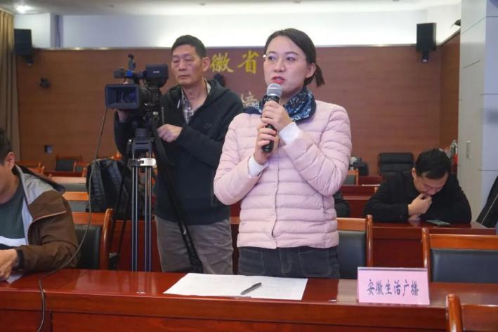 新闻发布会答记者问,揭示真相与未来展望,新闻发布会揭秘真相并展望未来发展