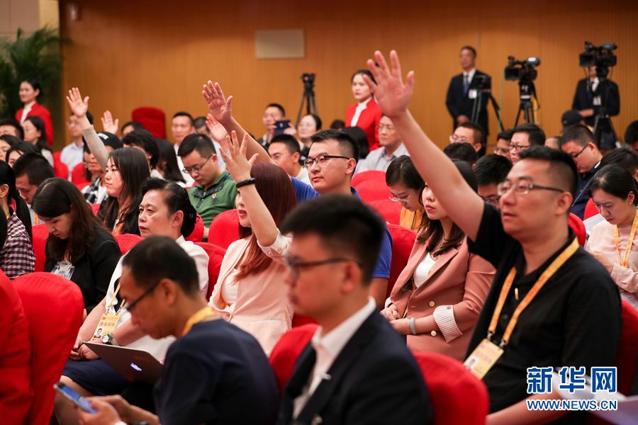 新闻发布会答记者问,揭示真相与未来展望,新闻发布会揭秘真相并展望未来发展