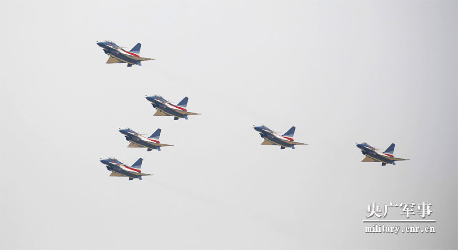 歼10表演机炫舞泰国,展示空中力量的独特魅力,歼10表演机泰国炫舞之旅,空中力量的独特魅力展示