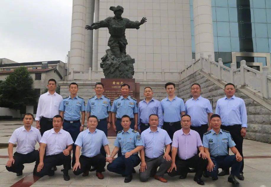 汶川地震中的空降兵,来自哪个军区的英勇之师,汶川地震中的空降兵,揭秘英勇之师的来源军区