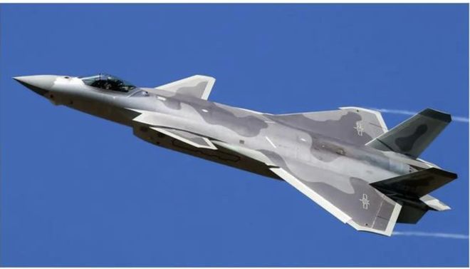 专家歼-20对比F-22，深度解析两款战斗机的优劣差异，歼-20与F-22深度对比，解析两款战斗机的优劣差异