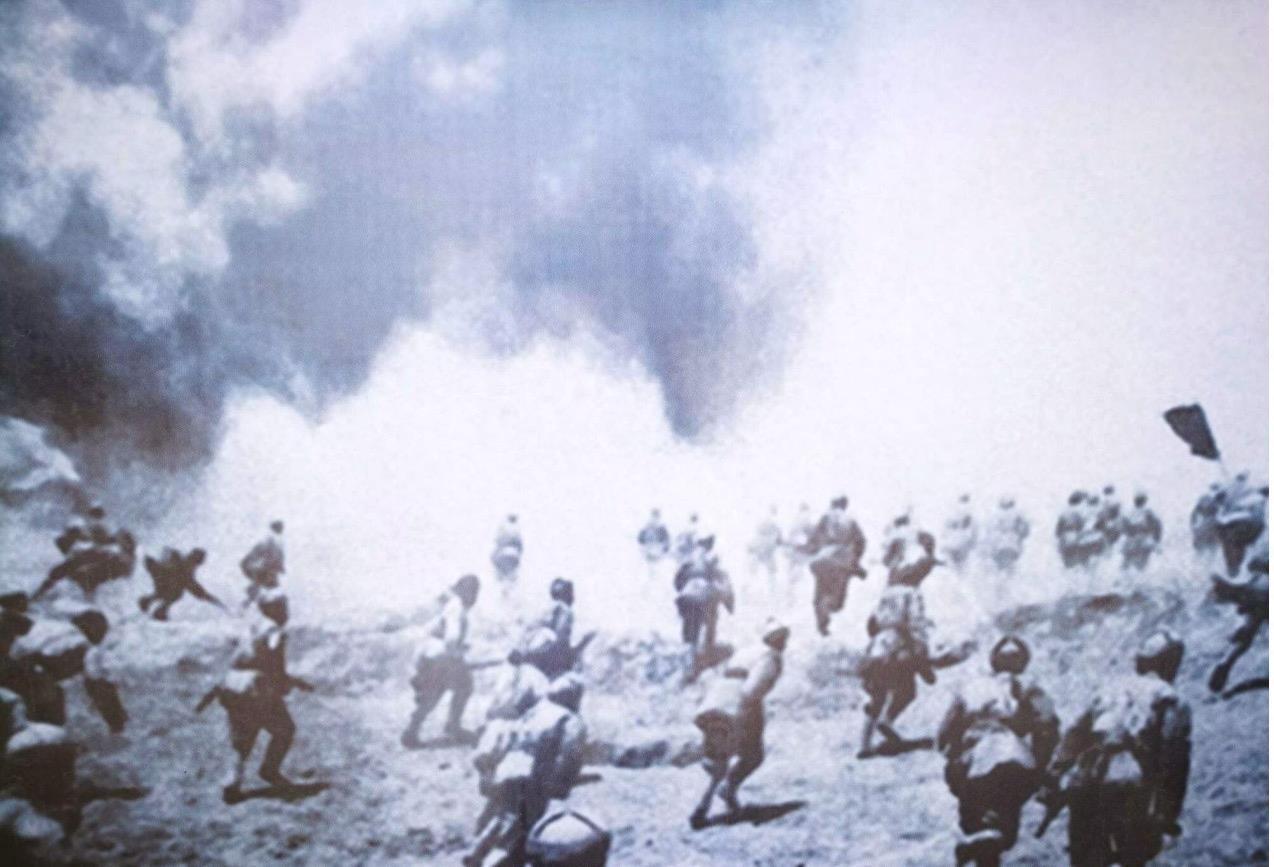 解放军女战士图片，展现力量与荣耀的象征，解放军女战士风采，力量与荣耀的象征图片展示