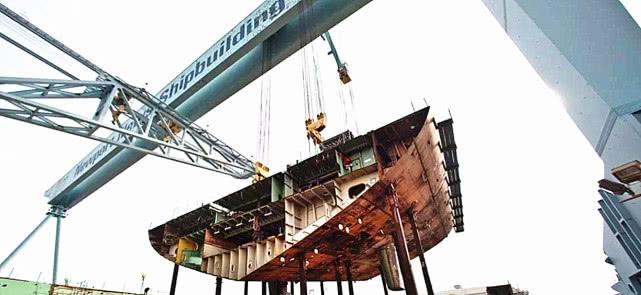 第二艘航空母舰中国,走向深蓝,扬帆起航,中国第二艘航空母舰启航,深蓝征程扬帆起航