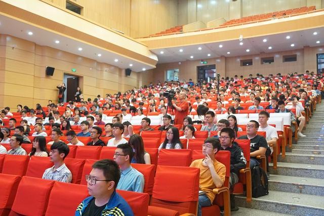 中国人民解放空军成立的时间,历史回顾与未来展望,中国人民解放空军成立史,回顾历程,展望未来发展